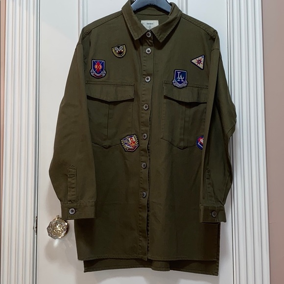 NWOT Army shirt with embroidered patches - Picture 1 of 3